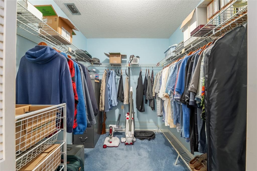 For Sale: $245,000 (2 beds, 2 baths, 2015 Square Feet)