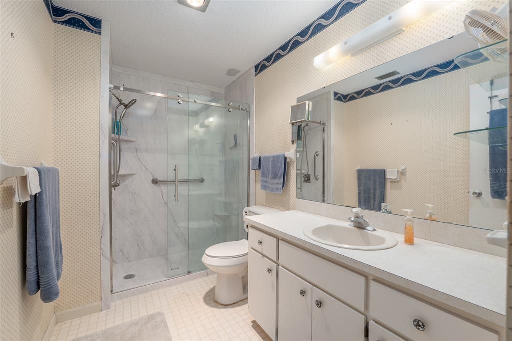 For Sale: $245,000 (2 beds, 2 baths, 2015 Square Feet)