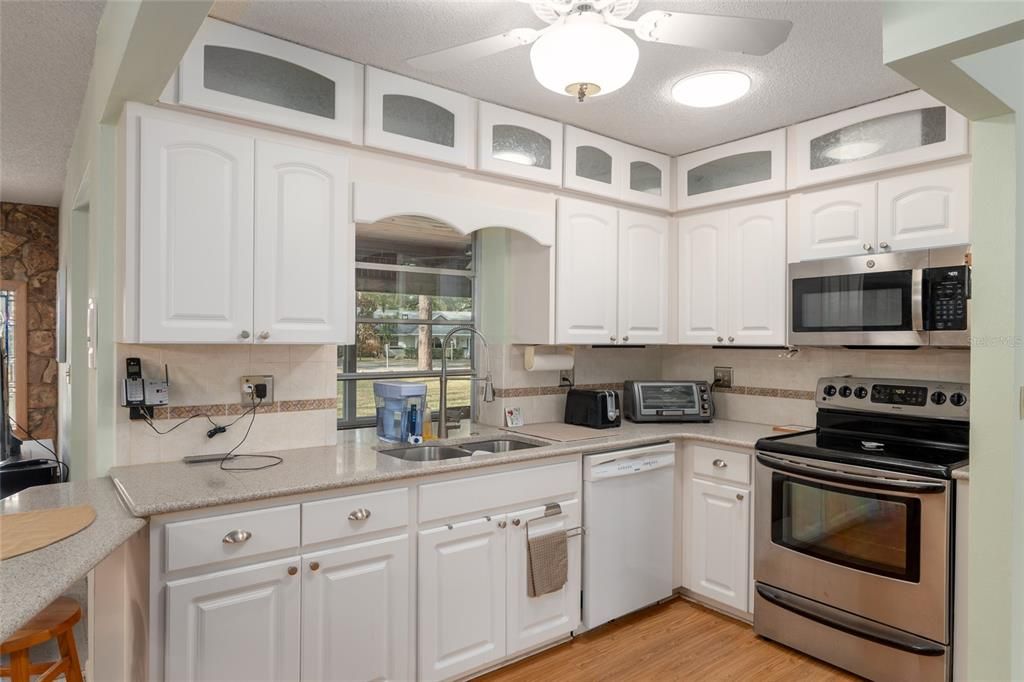 For Sale: $245,000 (2 beds, 2 baths, 2015 Square Feet)