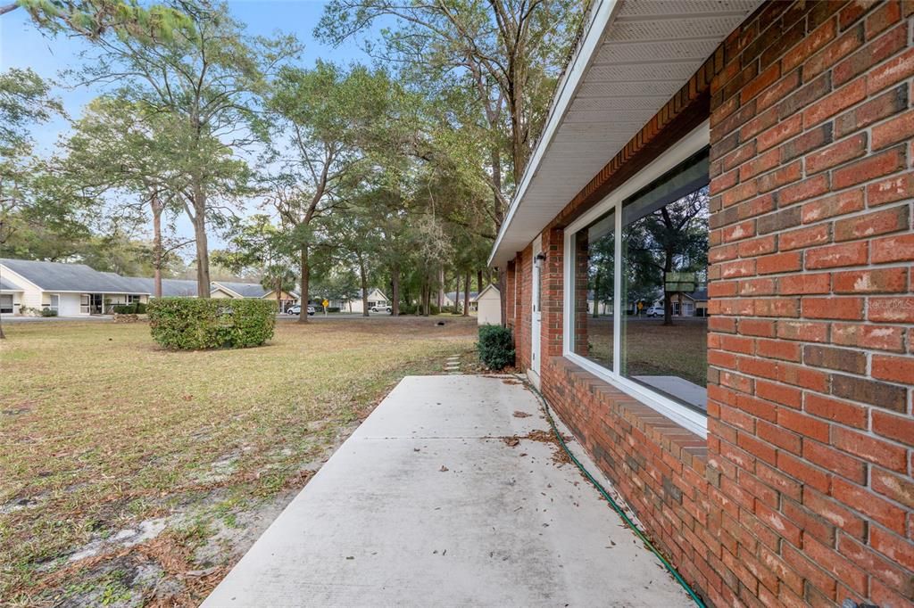 For Sale: $245,000 (2 beds, 2 baths, 2015 Square Feet)