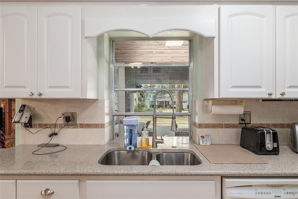For Sale: $245,000 (2 beds, 2 baths, 2015 Square Feet)