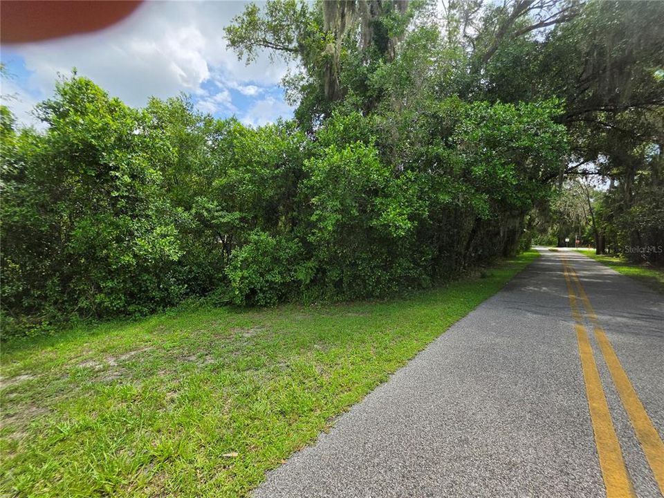 待售: $620,000 (2.60 acres)