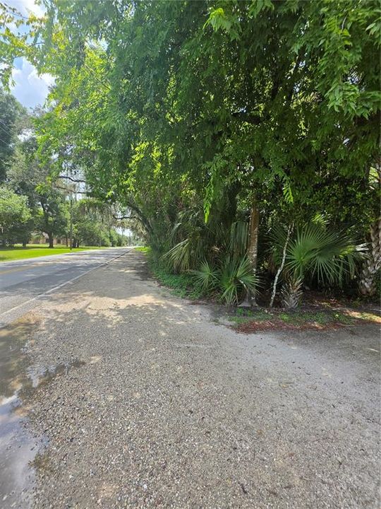 待售: $620,000 (2.60 acres)