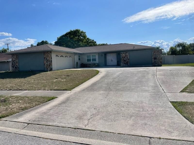 For Sale: $399,900 (4 beds, 2 baths, 1784 Square Feet)