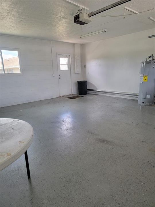 For Sale: $399,900 (4 beds, 2 baths, 1784 Square Feet)