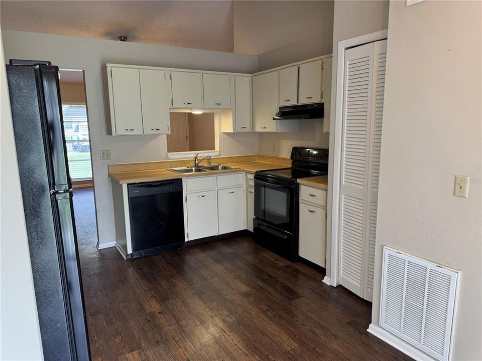 В аренду: $1,595 (2 спален, 2 ванн, 948 Квадратных фут)