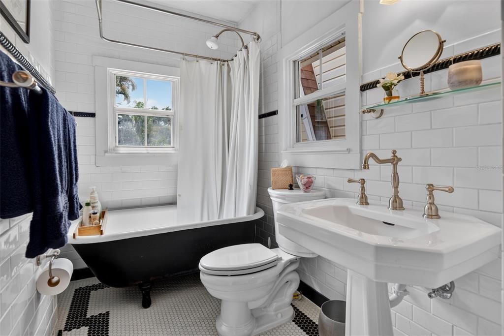 For Sale: $1,160,000 (3 beds, 2 baths, 2826 Square Feet)