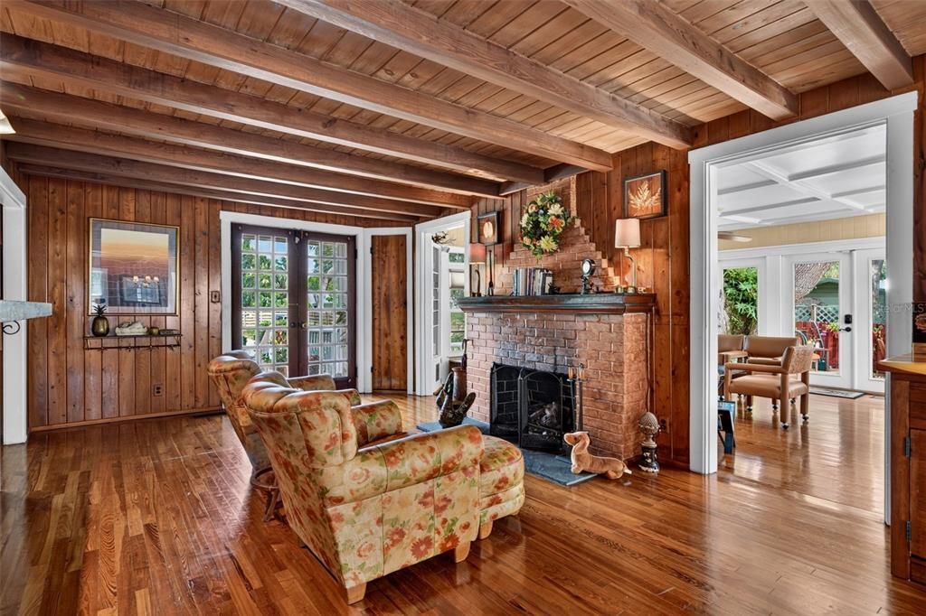 For Sale: $1,160,000 (3 beds, 2 baths, 2826 Square Feet)