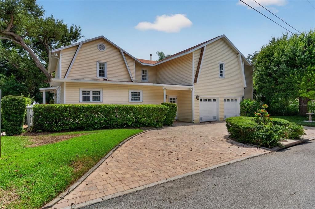 For Sale: $1,160,000 (3 beds, 2 baths, 2826 Square Feet)