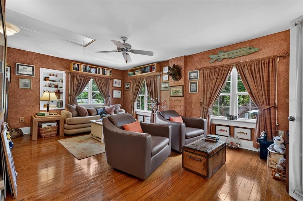 For Sale: $1,160,000 (3 beds, 2 baths, 2826 Square Feet)