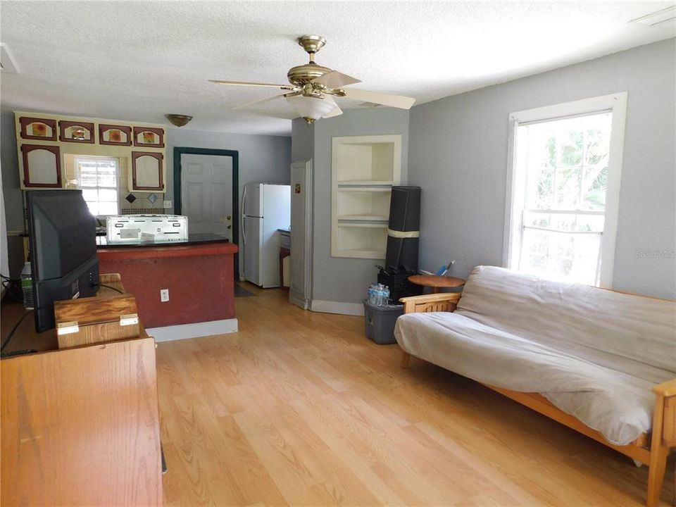 For Sale: $105,000 (3 beds, 1 baths, 768 Square Feet)