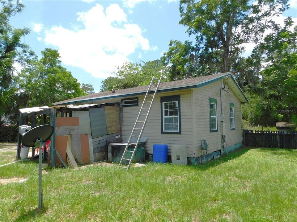 For Sale: $105,000 (3 beds, 1 baths, 768 Square Feet)