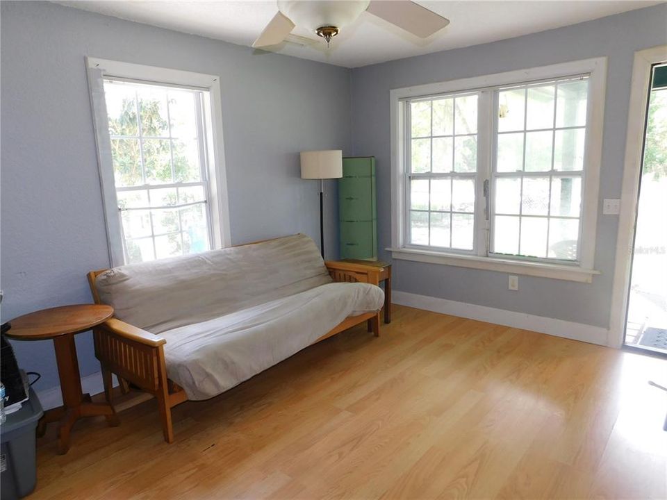 For Sale: $105,000 (3 beds, 1 baths, 768 Square Feet)