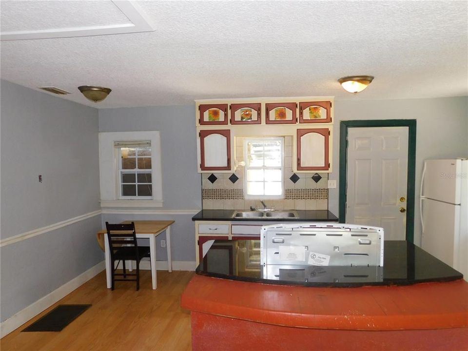 For Sale: $105,000 (3 beds, 1 baths, 768 Square Feet)