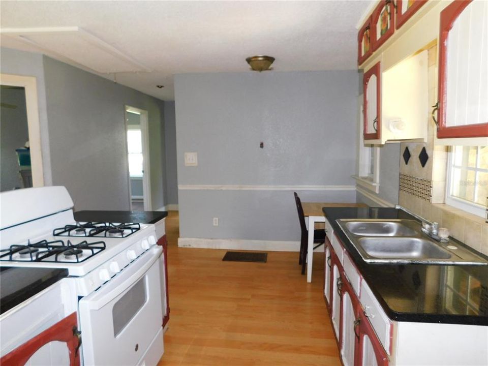 For Sale: $105,000 (3 beds, 1 baths, 768 Square Feet)