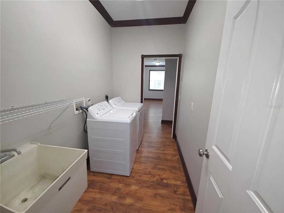 For Sale: $300,500 (3 beds, 2 baths, 1715 Square Feet)