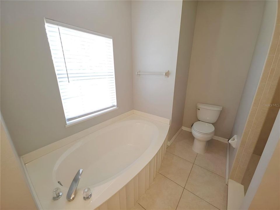 For Sale: $300,500 (3 beds, 2 baths, 1715 Square Feet)