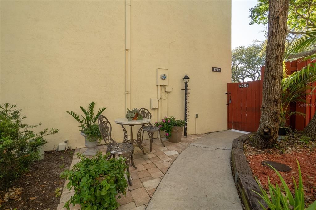 For Sale: $375,000 (2 beds, 2 baths, 1178 Square Feet)