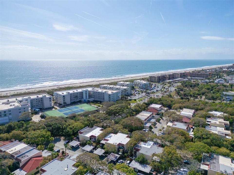 For Sale: $375,000 (2 beds, 2 baths, 1178 Square Feet)