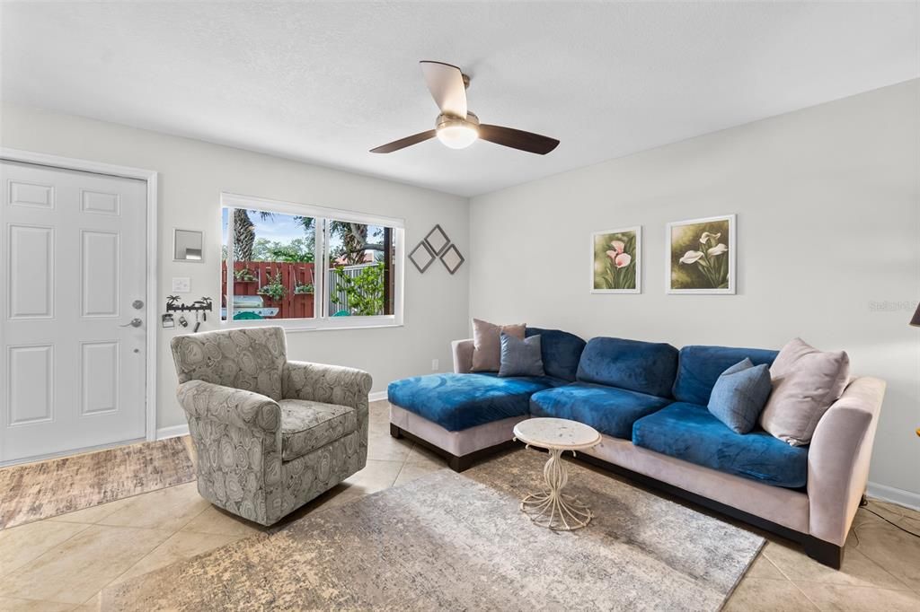 For Sale: $375,000 (2 beds, 2 baths, 1178 Square Feet)