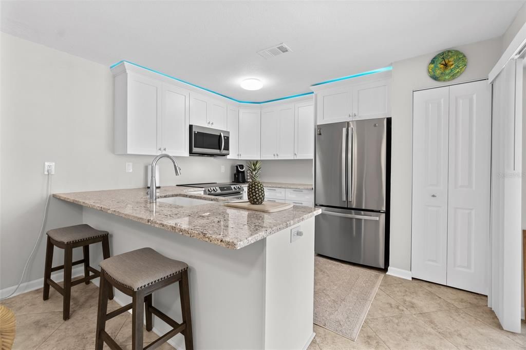 For Sale: $375,000 (2 beds, 2 baths, 1178 Square Feet)