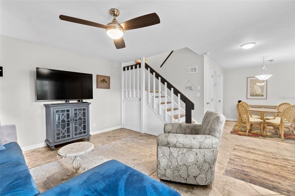 For Sale: $375,000 (2 beds, 2 baths, 1178 Square Feet)