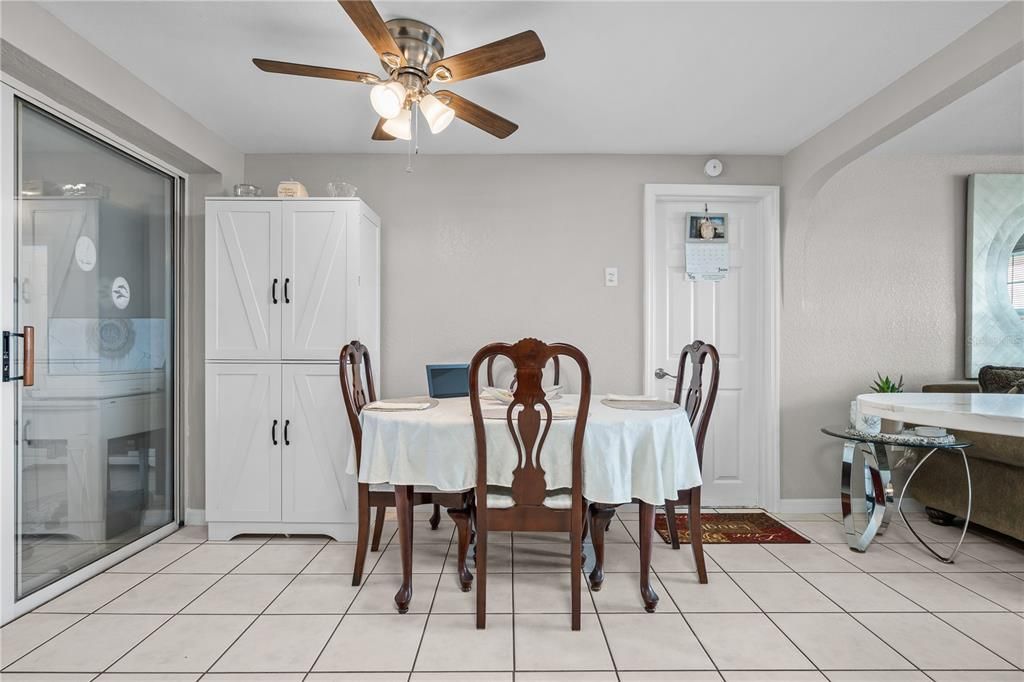 En Venta: $364,000 (2 camas, 2 baños, 1048 Pies cuadrados)
