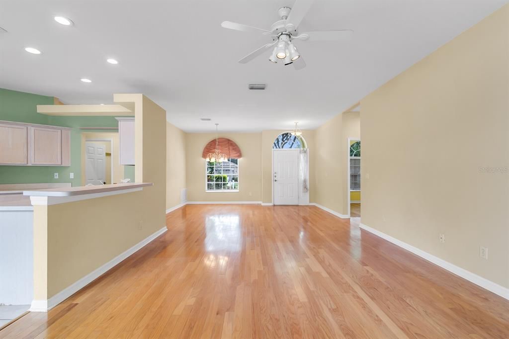 En Venta: $350,000 (3 camas, 2 baños, 1585 Pies cuadrados)