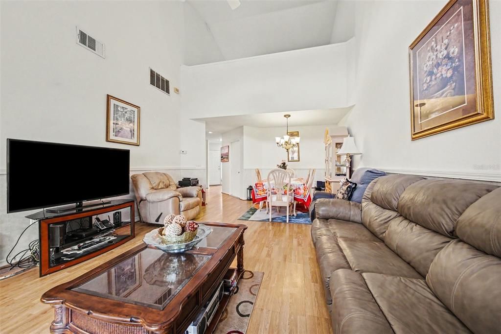 For Sale: $265,000 (2 beds, 2 baths, 1316 Square Feet)
