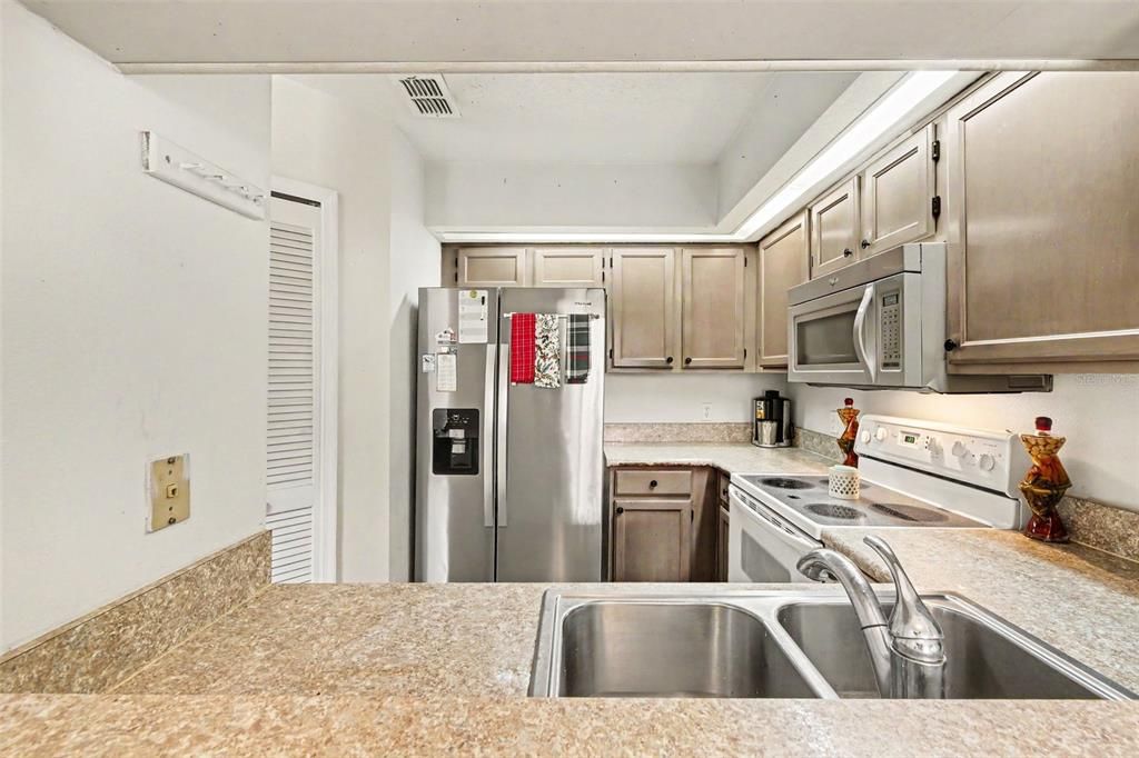 For Sale: $265,000 (2 beds, 2 baths, 1316 Square Feet)