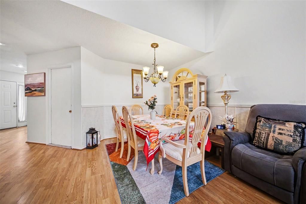 For Sale: $265,000 (2 beds, 2 baths, 1316 Square Feet)