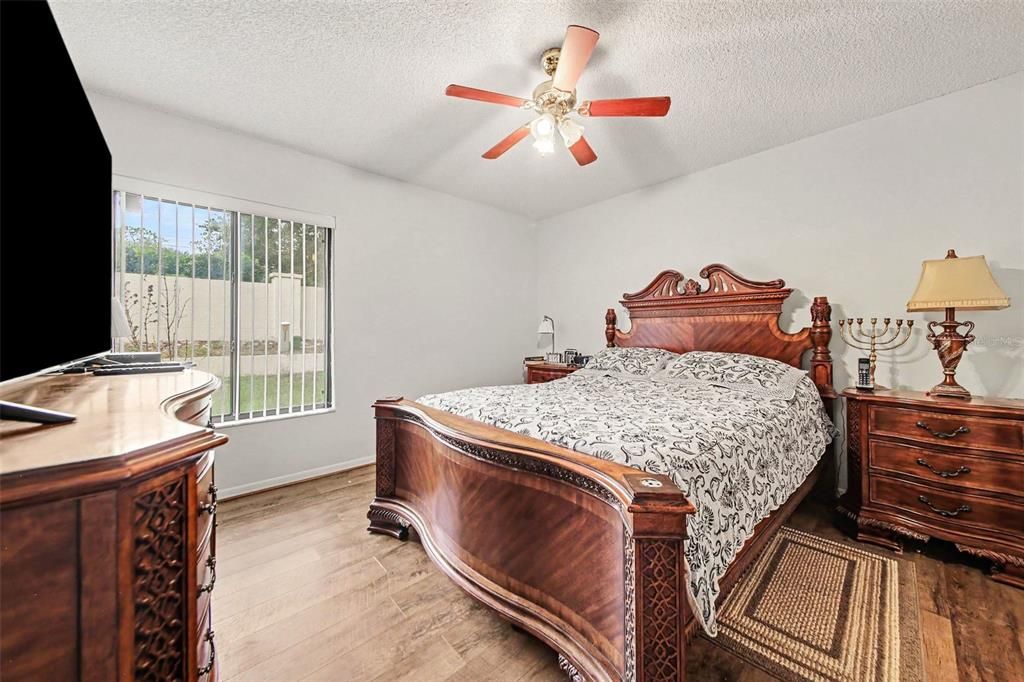 For Sale: $265,000 (2 beds, 2 baths, 1316 Square Feet)