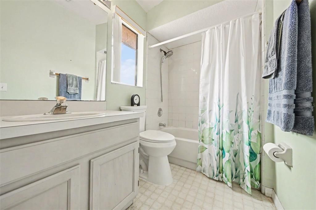 For Sale: $265,000 (2 beds, 2 baths, 1316 Square Feet)