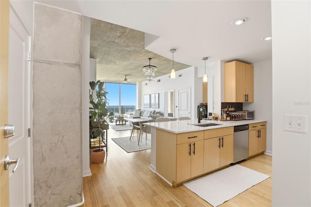 For Sale: $400,000 (2 beds, 2 baths, 1263 Square Feet)