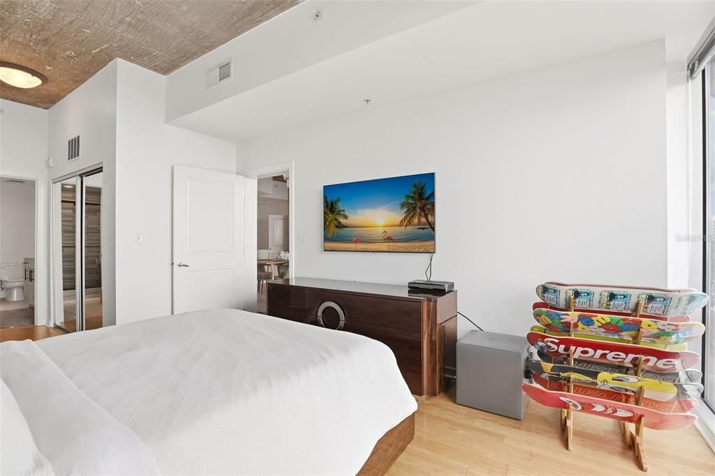 For Sale: $400,000 (2 beds, 2 baths, 1263 Square Feet)