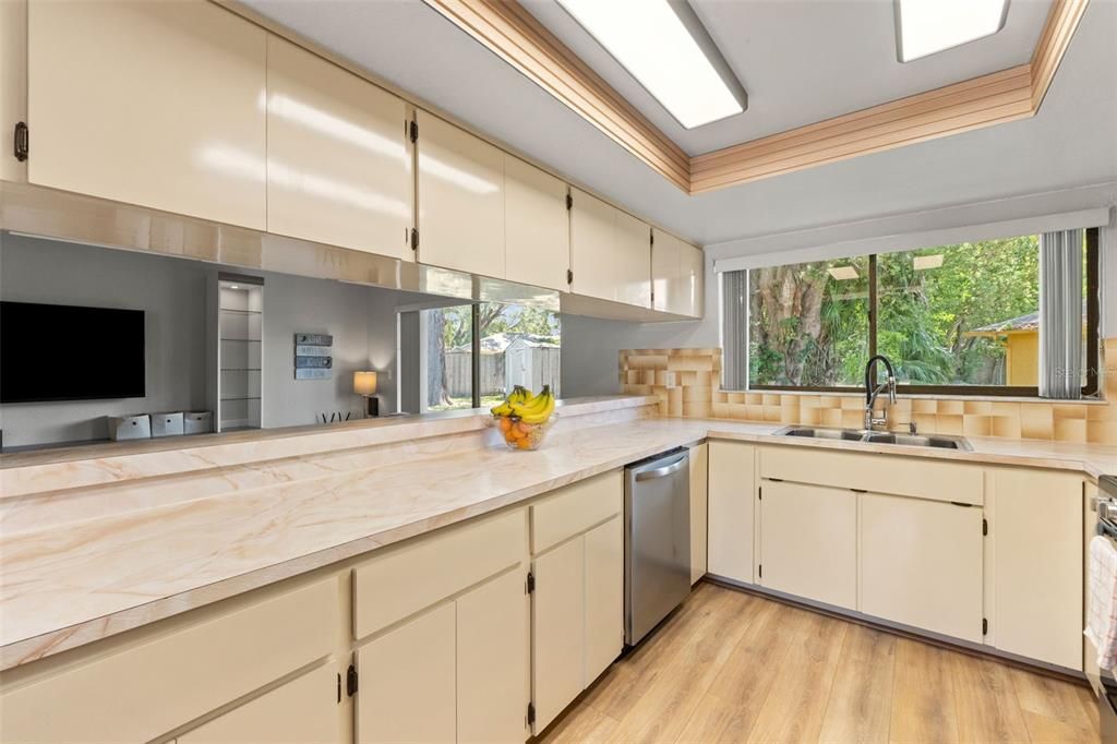For Sale: $295,000 (3 beds, 2 baths, 1806 Square Feet)