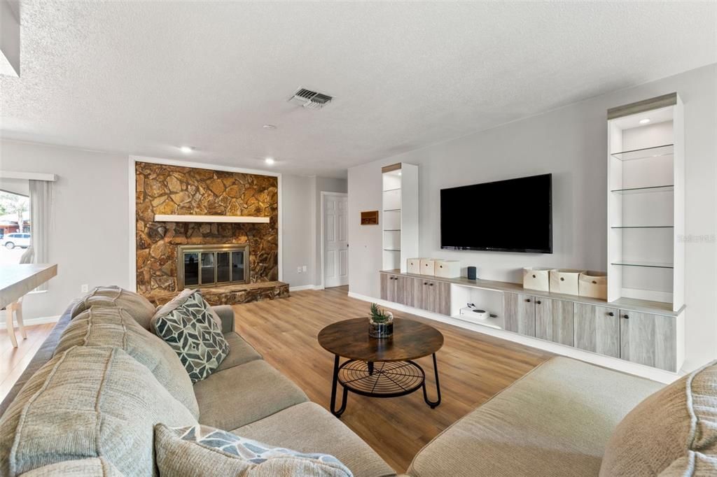 For Sale: $295,000 (3 beds, 2 baths, 1806 Square Feet)