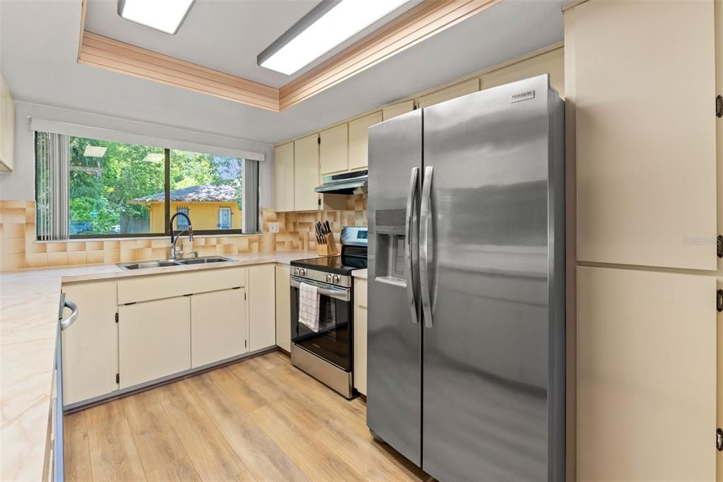 For Sale: $295,000 (3 beds, 2 baths, 1806 Square Feet)