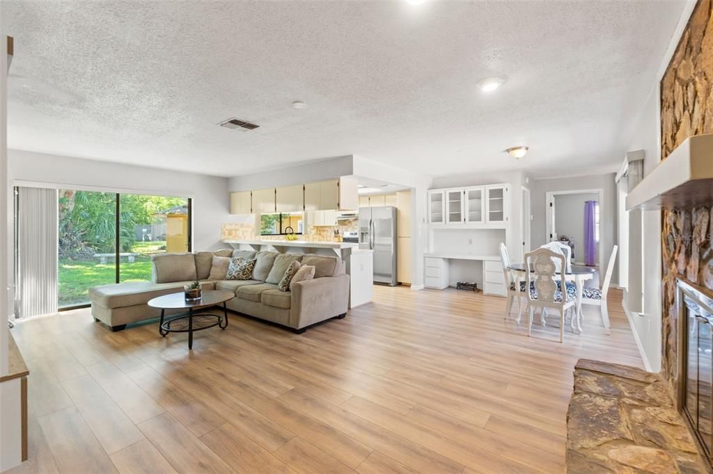 For Sale: $295,000 (3 beds, 2 baths, 1806 Square Feet)