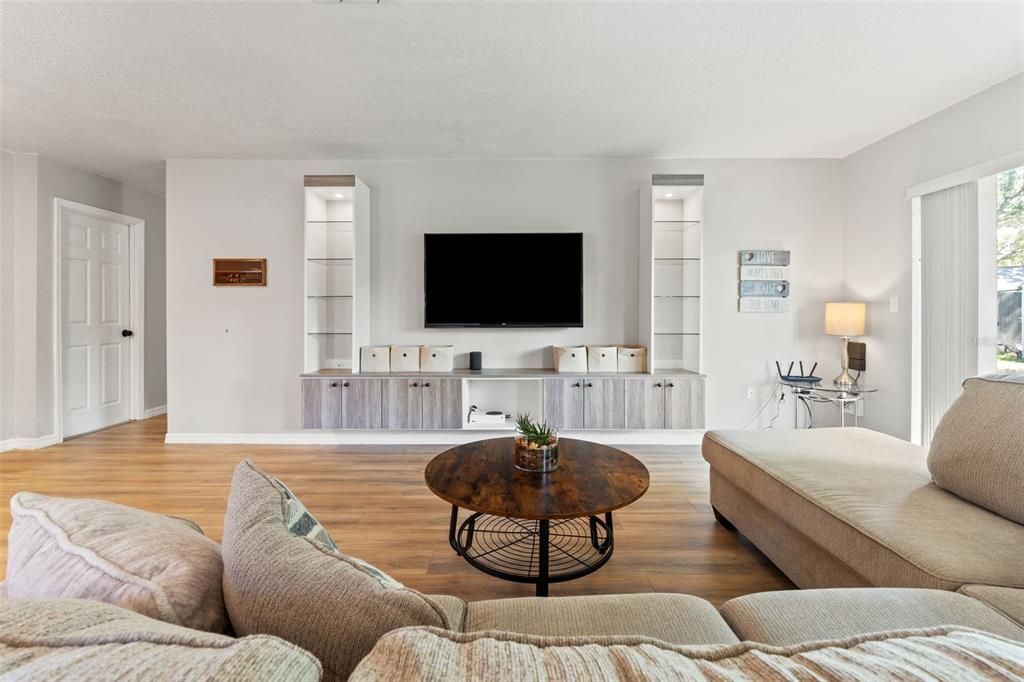 For Sale: $295,000 (3 beds, 2 baths, 1806 Square Feet)