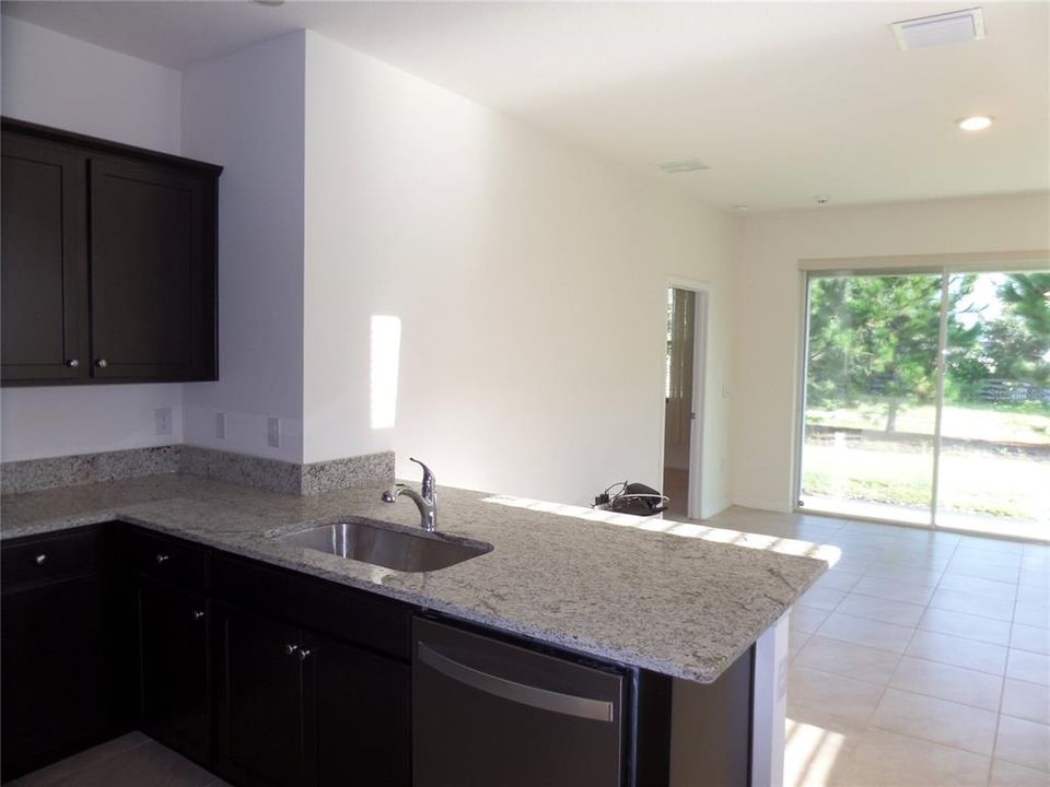 В аренду: $1,949 (3 спален, 2 ванн, 1504 Квадратных фут)