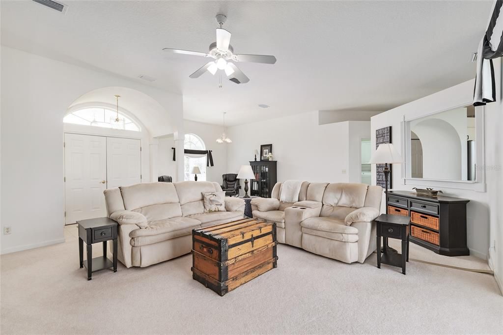 Active With Contract: $279,900 (3 beds, 2 baths, 1813 Square Feet)