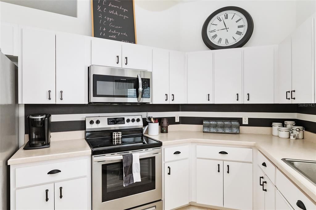 Active With Contract: $279,900 (3 beds, 2 baths, 1813 Square Feet)