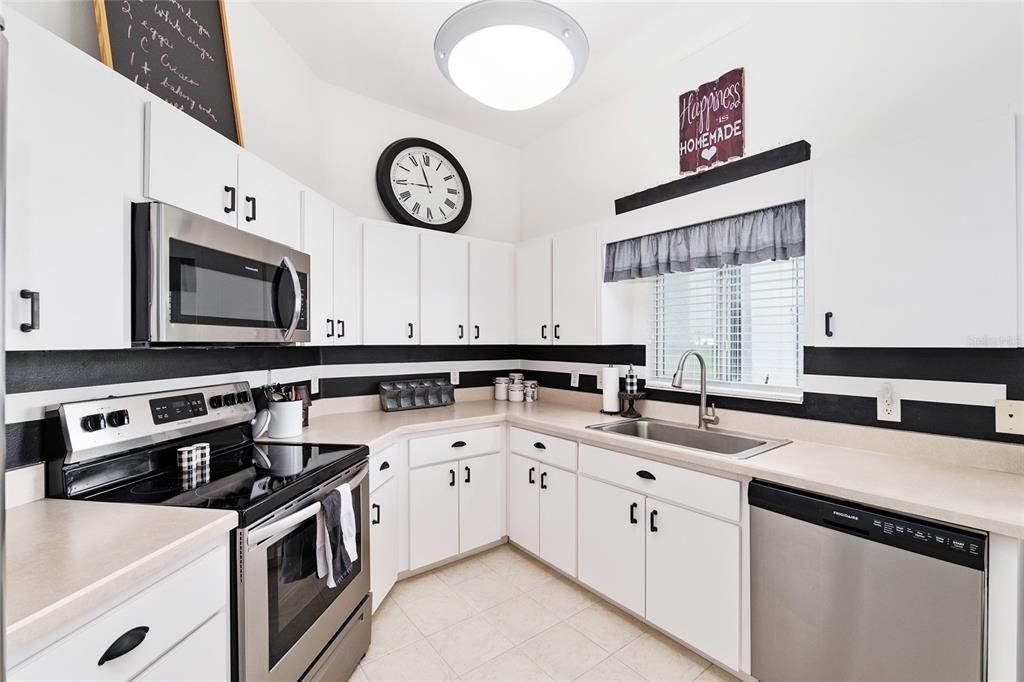 Active With Contract: $279,900 (3 beds, 2 baths, 1813 Square Feet)