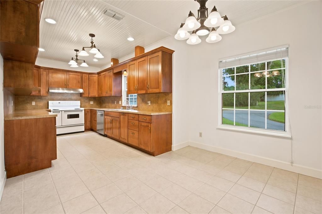 For Sale: $665,000 (4 beds, 3 baths, 3000 Square Feet)