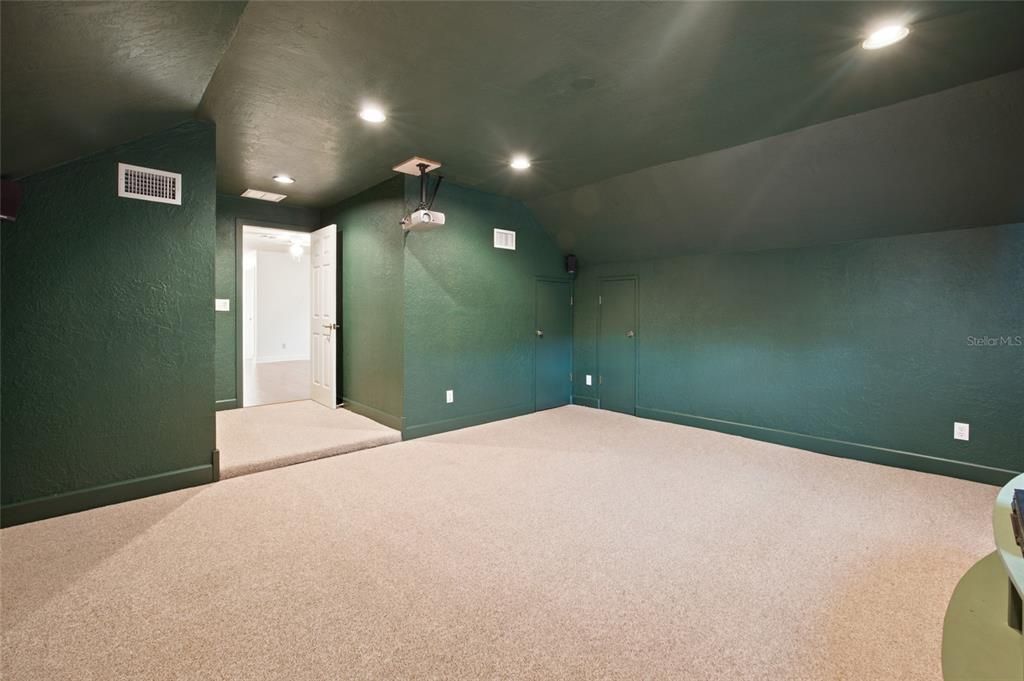 For Sale: $665,000 (4 beds, 3 baths, 3000 Square Feet)