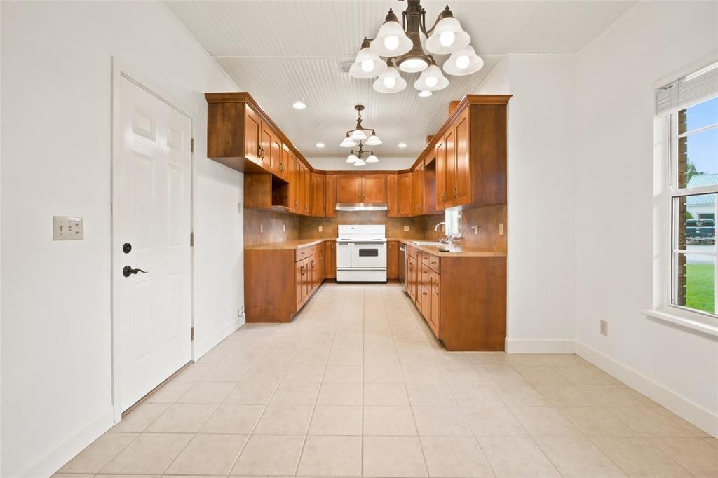 For Sale: $665,000 (4 beds, 3 baths, 3000 Square Feet)