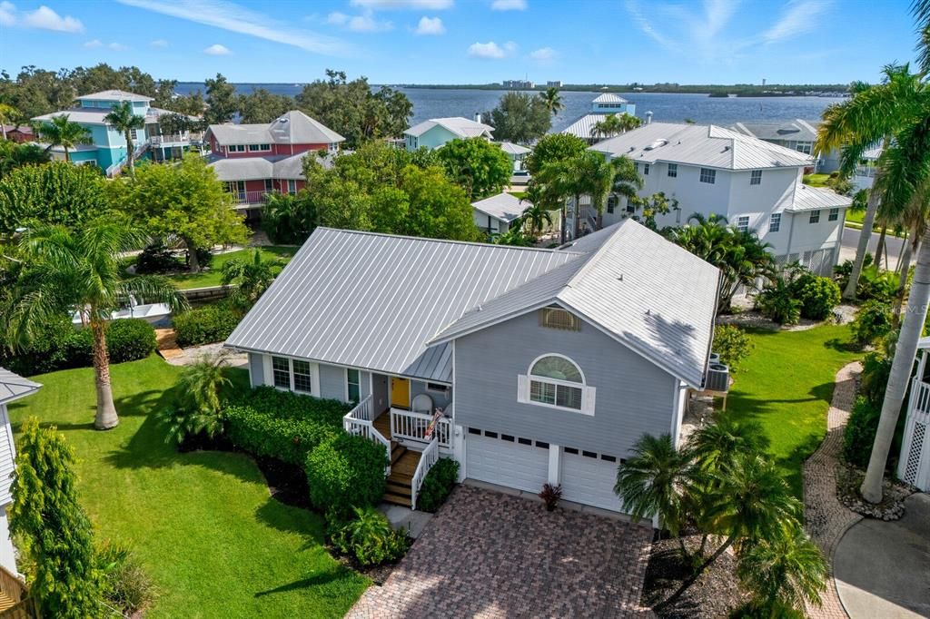For Sale: $699,000 (3 beds, 3 baths, 1773 Square Feet)