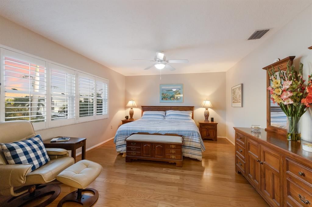 For Sale: $699,000 (3 beds, 3 baths, 1773 Square Feet)