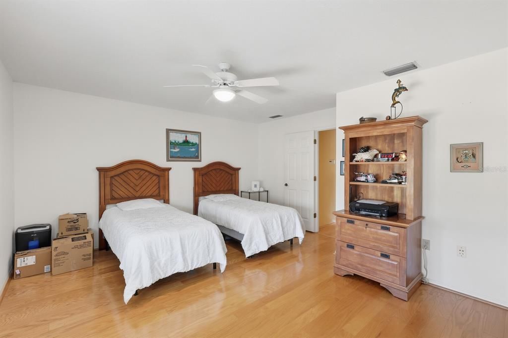 For Sale: $699,000 (3 beds, 3 baths, 1773 Square Feet)